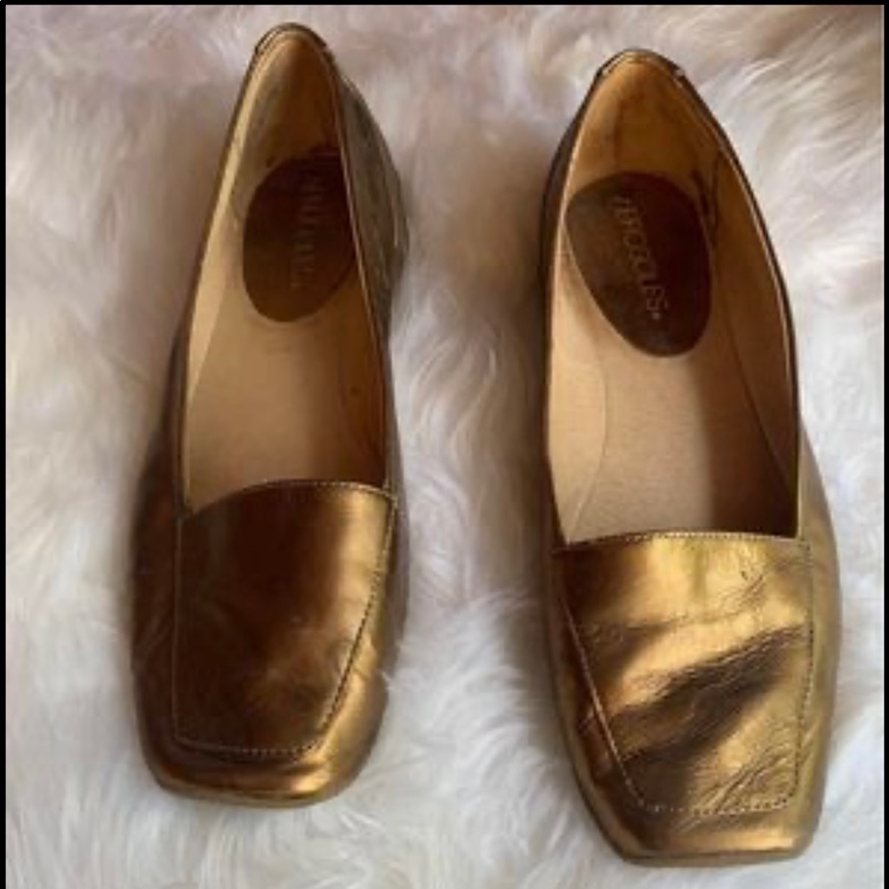 Women’s Aerosoles Loafers in Gold